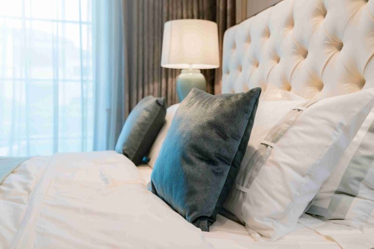 Por qué Elegir el Hotel Cama Tapizada Proveedor Define la Comodidad de los Huéspedes y la Marca de la Excelencia?